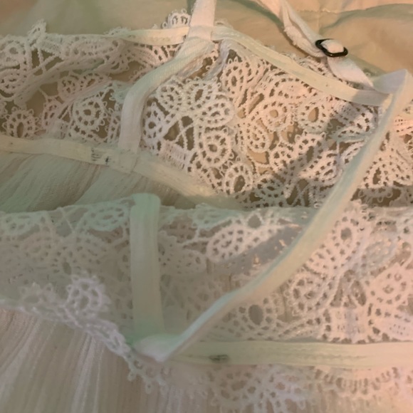 Hollister Off the Shoulder Top w Attached Straps - Picture 3 of 6